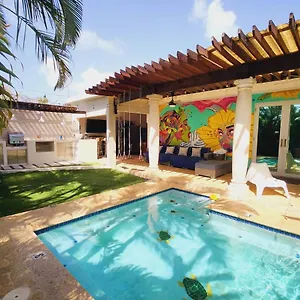  Holiday home Relaxing Oasis With Pool Heater And Cabana